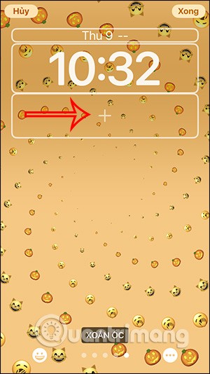 How to customize iPhone lock screen