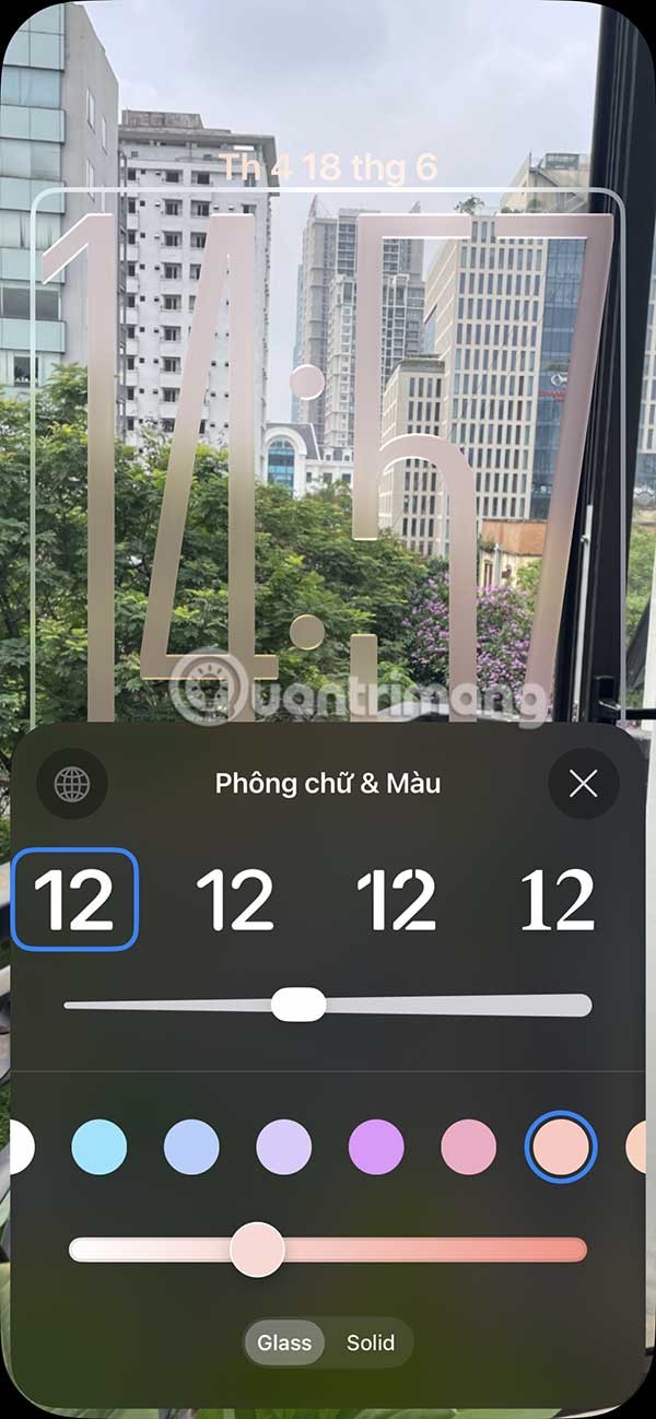 iPhoneのロック画面の時計を拡大する方法