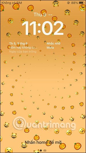 How to customize iPhone lock screen