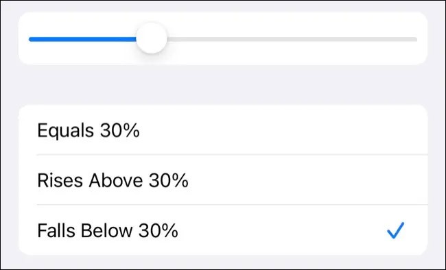 Warum ist das Akkusymbol des iPhones gelb und wie kann ich das Problem beheben?