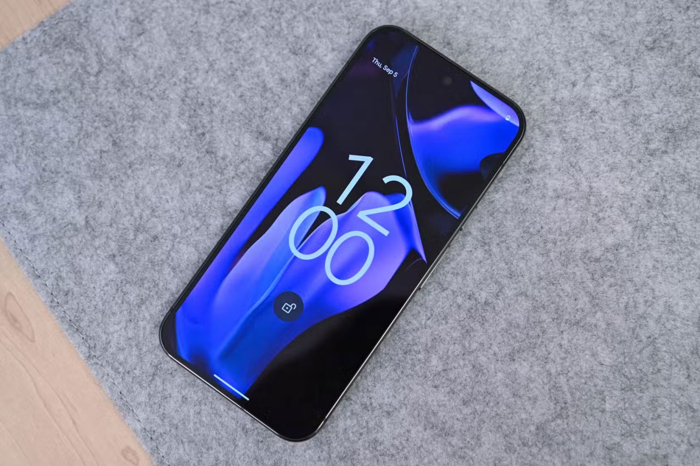 Cum se activează și se utilizează Protecția avansată în Android 16