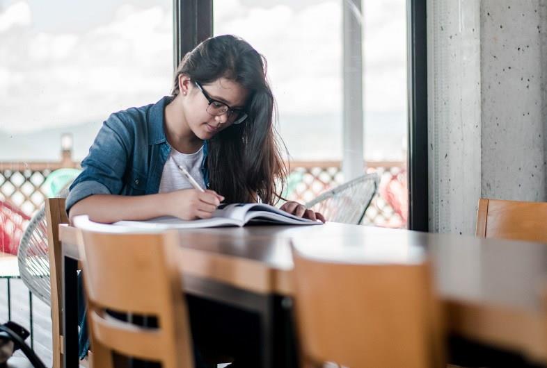 Utilizzo di Big Data e analisi predittiva per supportare il successo degli studenti