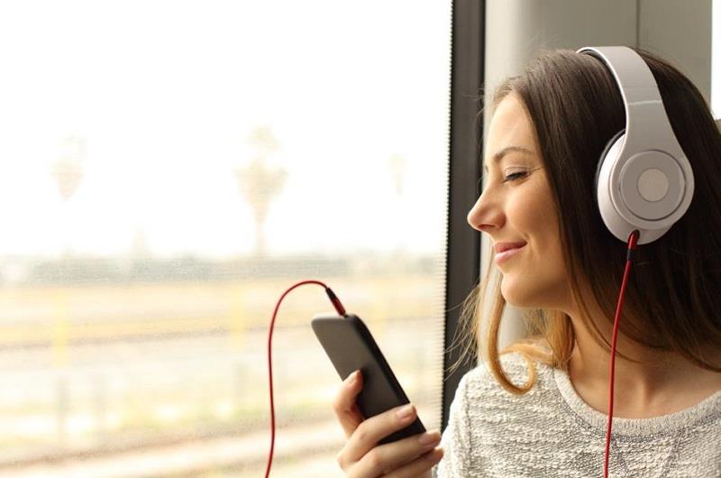أفضل 10 تطبيقات موسيقى مجانية لنظامي التشغيل Android و iOS