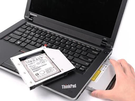 Istruzioni dettagliate su come aggiungere un disco rigido a un laptop